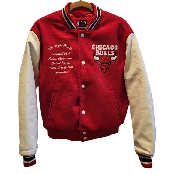 Ultra Game Other - Chicago Bulls NBA Ultra Game Red Bomber Jacket - Size Small